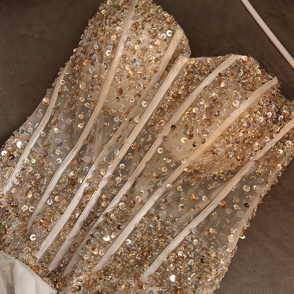 size- 0 Jovani prom dress, worn once, great condition, short train